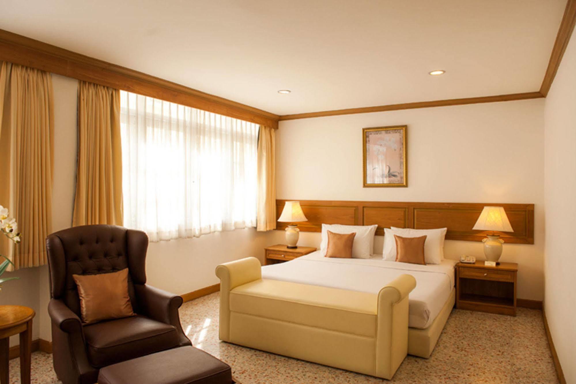 Lido Beach Hotel Pattaya Buitenkant foto