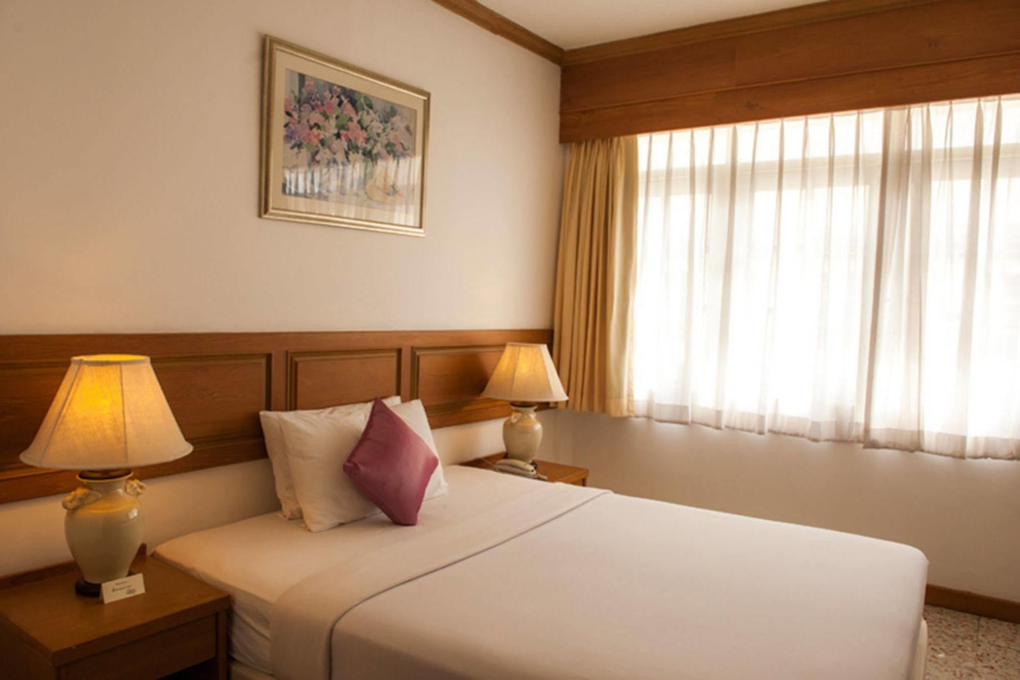 Lido Beach Hotel Pattaya Buitenkant foto