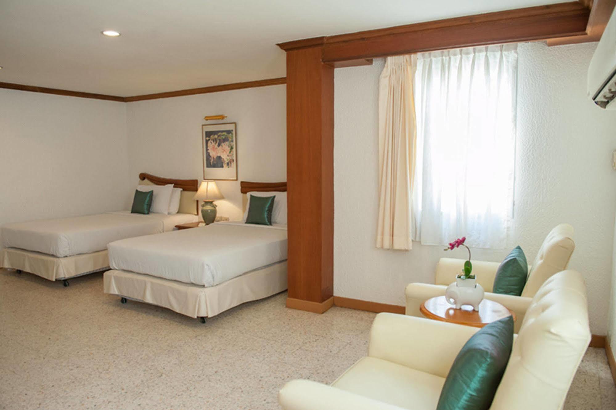 Lido Beach Hotel Pattaya Buitenkant foto