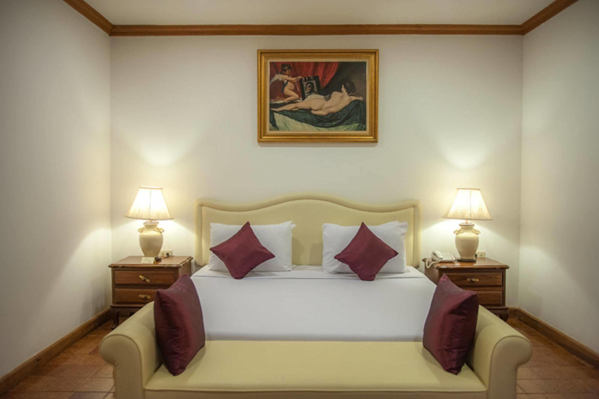 Lido Beach Hotel Pattaya Buitenkant foto