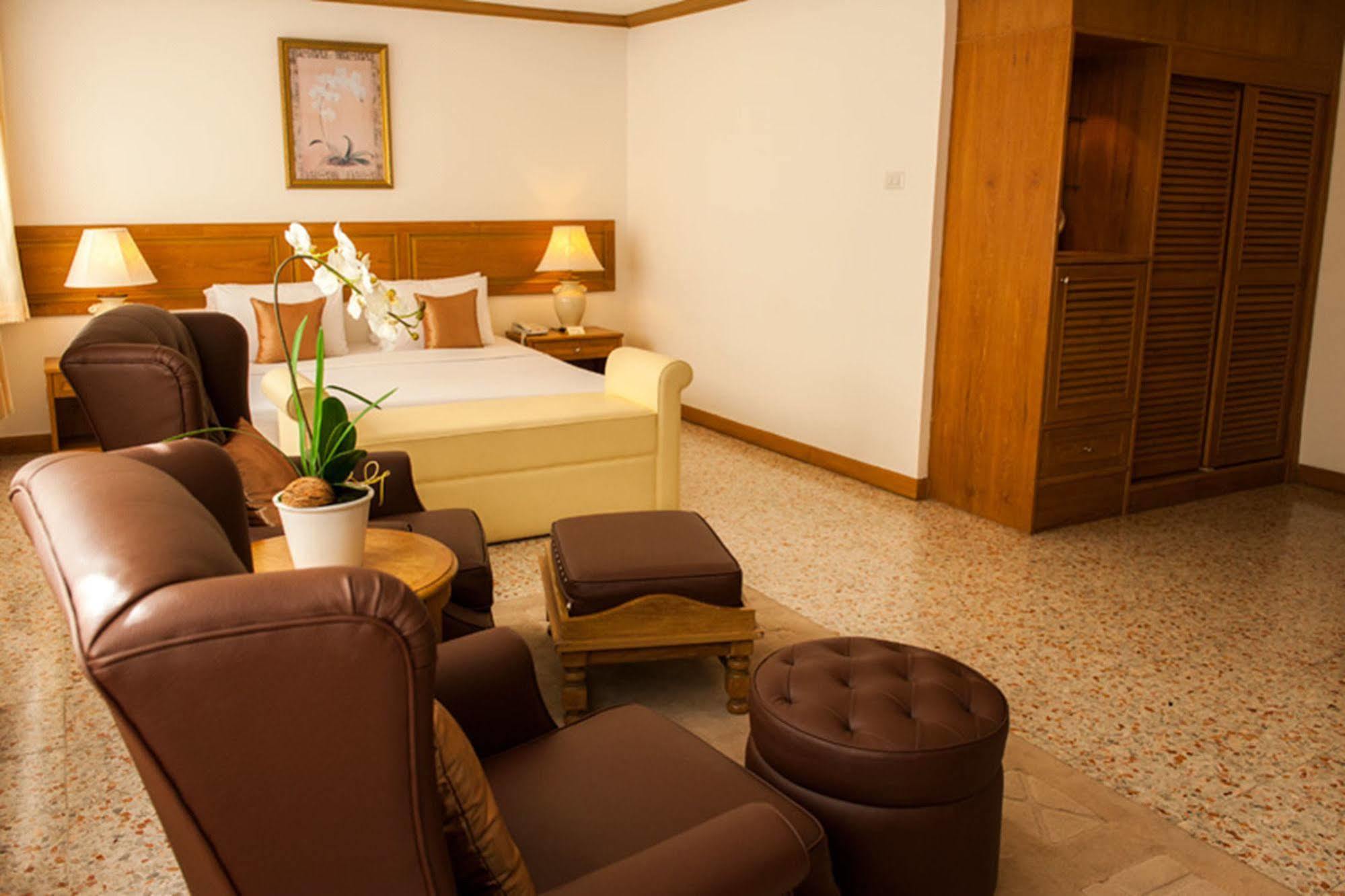 Lido Beach Hotel Pattaya Buitenkant foto